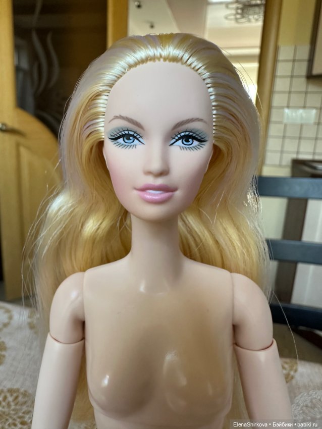 Barbie 2007 The most collectible doll in the world на теле мтм (фото 3)