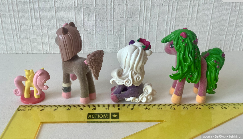 Компания пони одним лотом