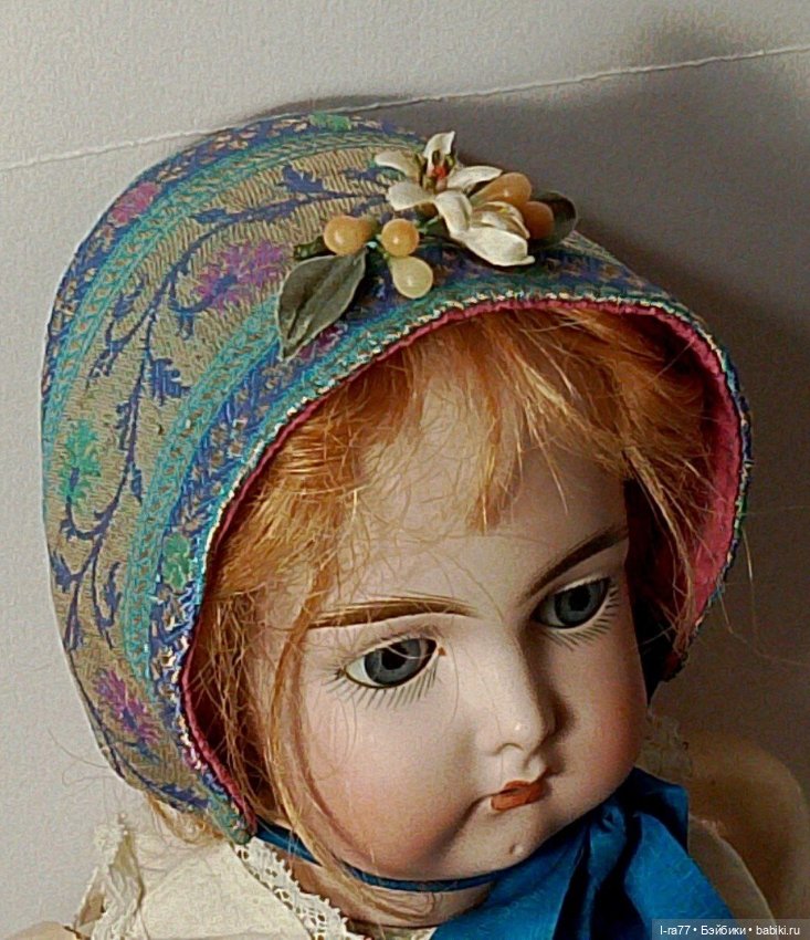 Бонет из шелка для куклы ОГ 22-23см (фото 3)