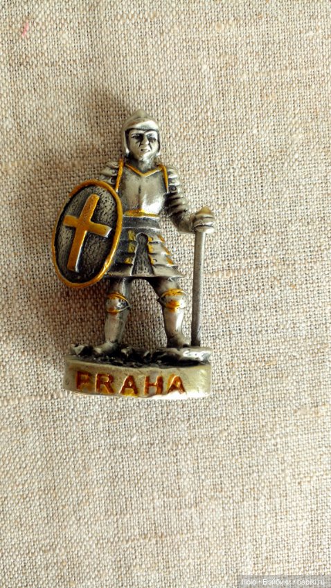 Рыцарь для кукольного интерьера