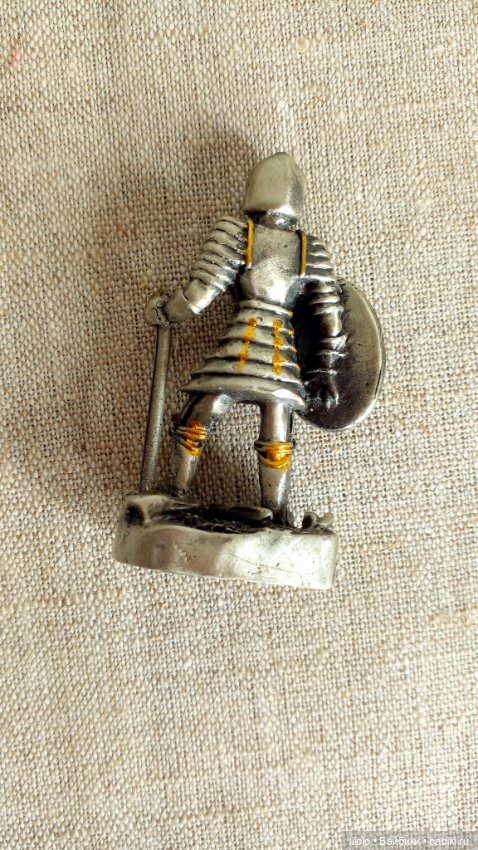 Рыцарь для кукольного интерьера (фото 2)