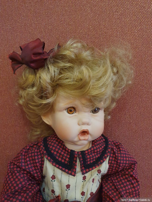 Любопытная Пенни с мишкой (фото 3)