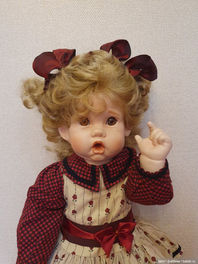 Любопытная Пенни с мишкой (фото 2)