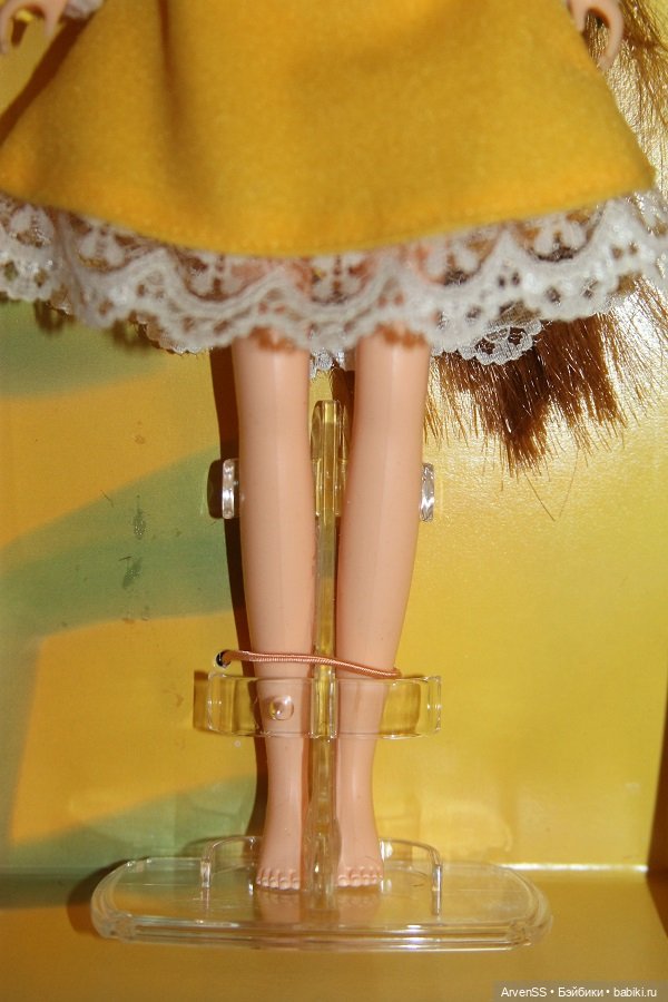 Винтажная Дженни из второй серии Calendar Girl 1998 Birth Flower — Freesia (фото 6)