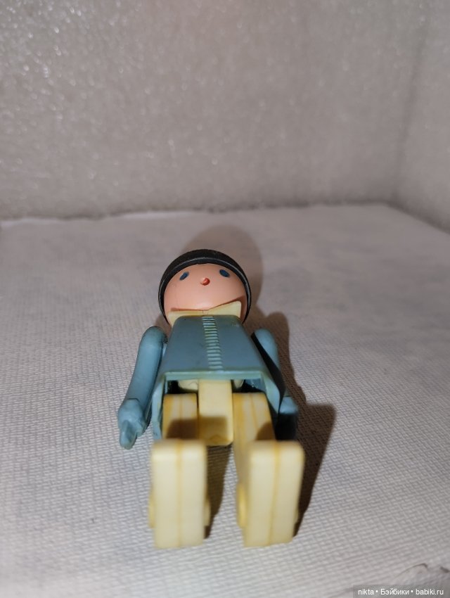 Человечек из колкого пластика (фото 5)