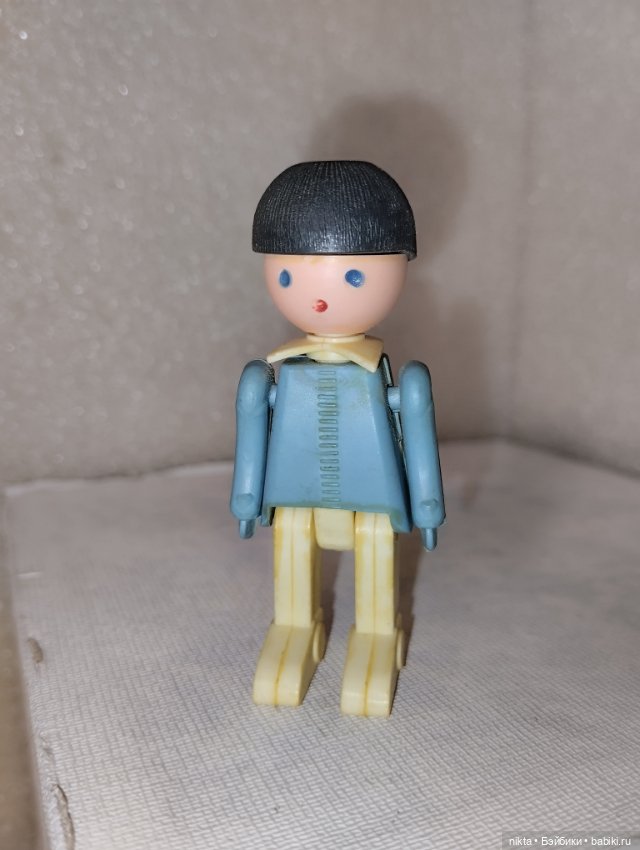 Человечек из колкого пластика