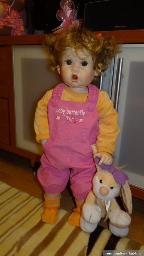 Любопытная Пенни с мишкой (фото 6)