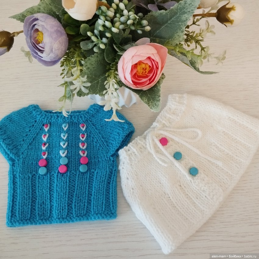 Вязаные костюмчики для кукол 45-50 см (фото 4)