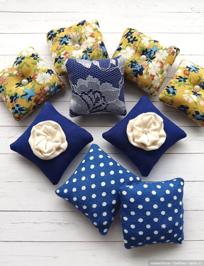 Декоративные миниатюрные подушки для кукольного домика