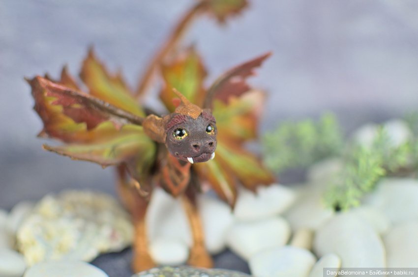 Смешной лиственный дракончик