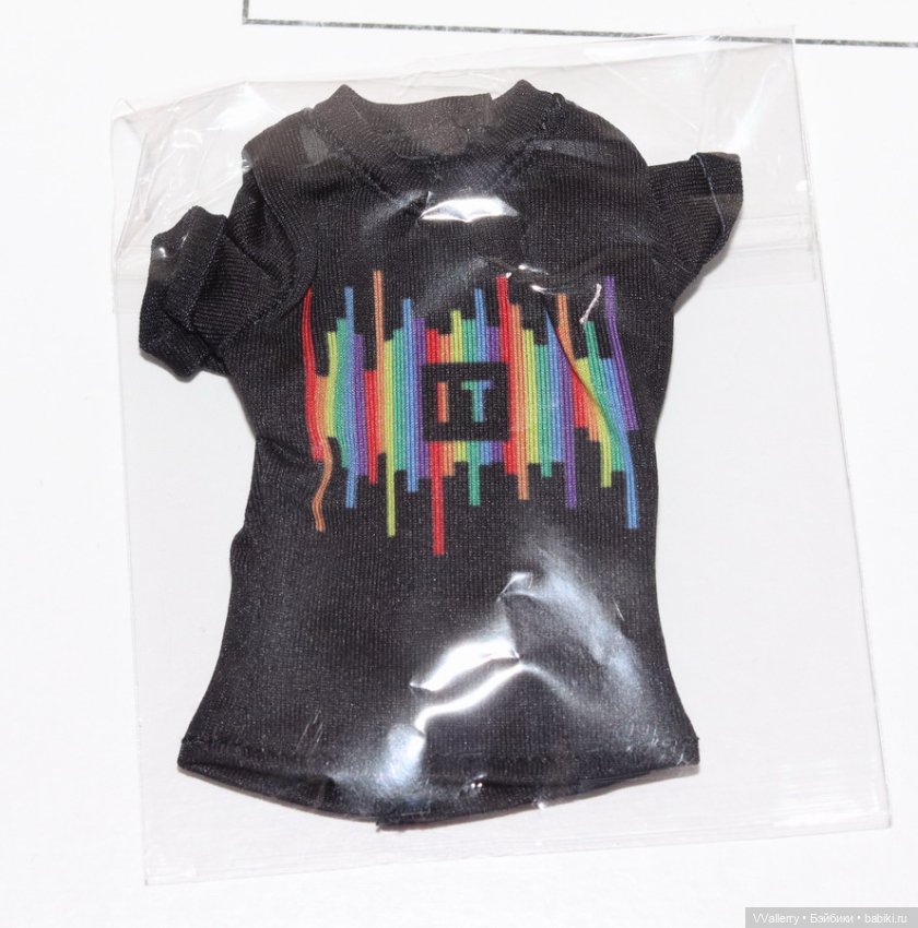 Футболка из набора Pride Celebration Style Pack (Integrity Toys)