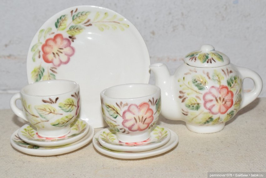 Сервиз для кукол 1 к 4 в стиле Семикаракорской росписи (фото 8)
