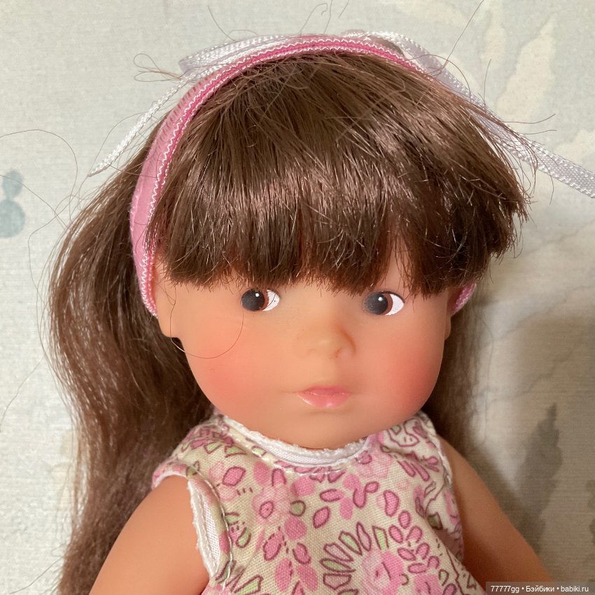 Скромная французская малышка