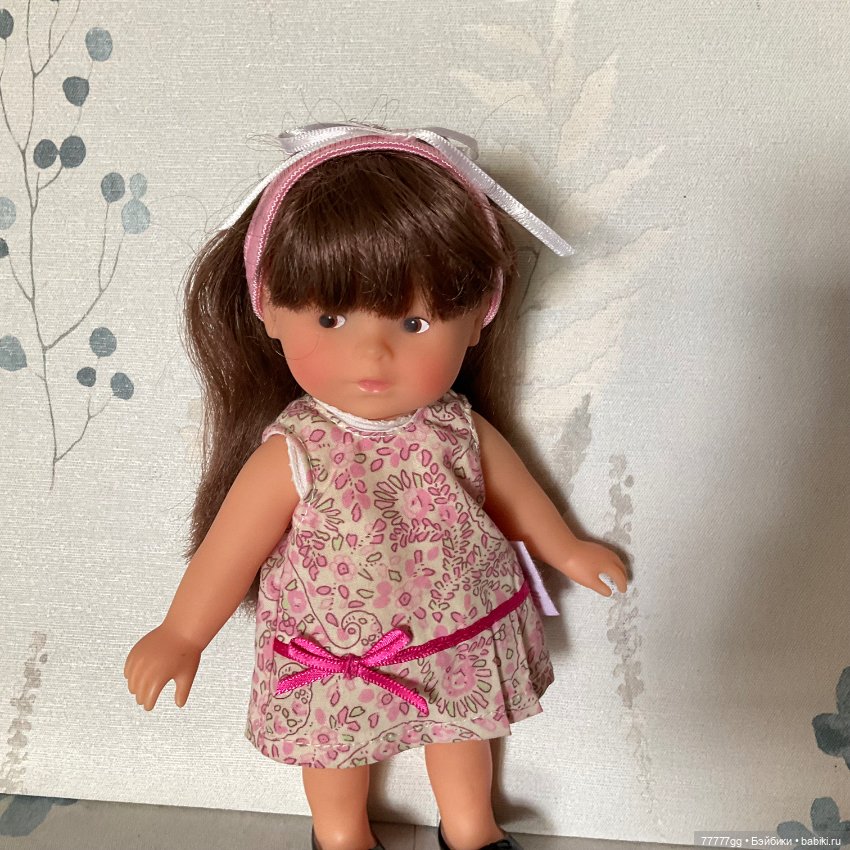 Скромная французская малышка (фото 3)