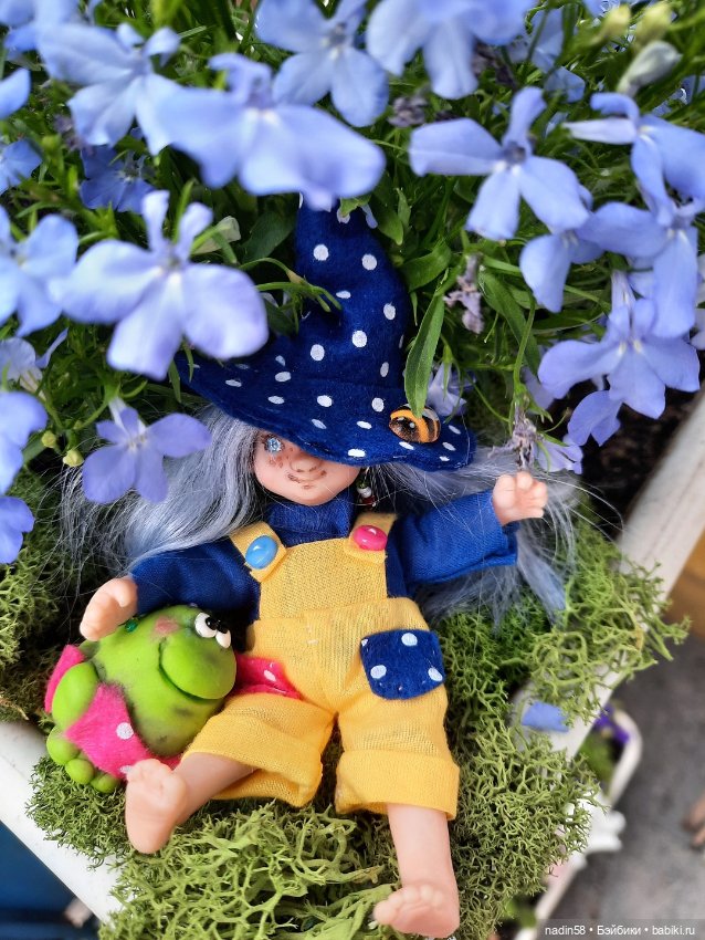 Маленькая ведьмочка с лягухой (фото 4)