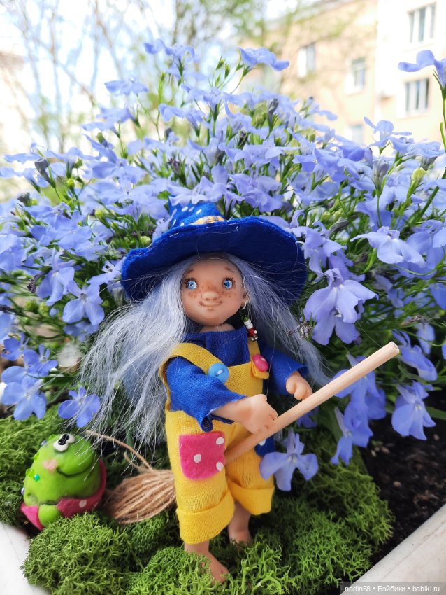 Маленькая ведьмочка с лягухой (фото 3)