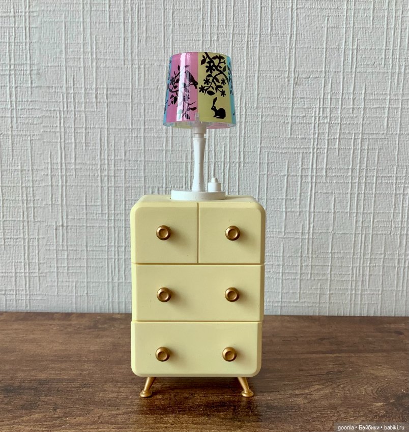 Тумбочка с лампой формата 1/6 re-ment