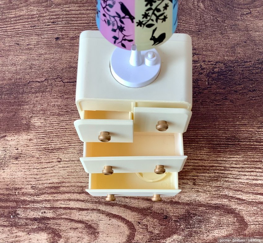 Тумбочка с лампой формата 1/6 re-ment (фото 3)