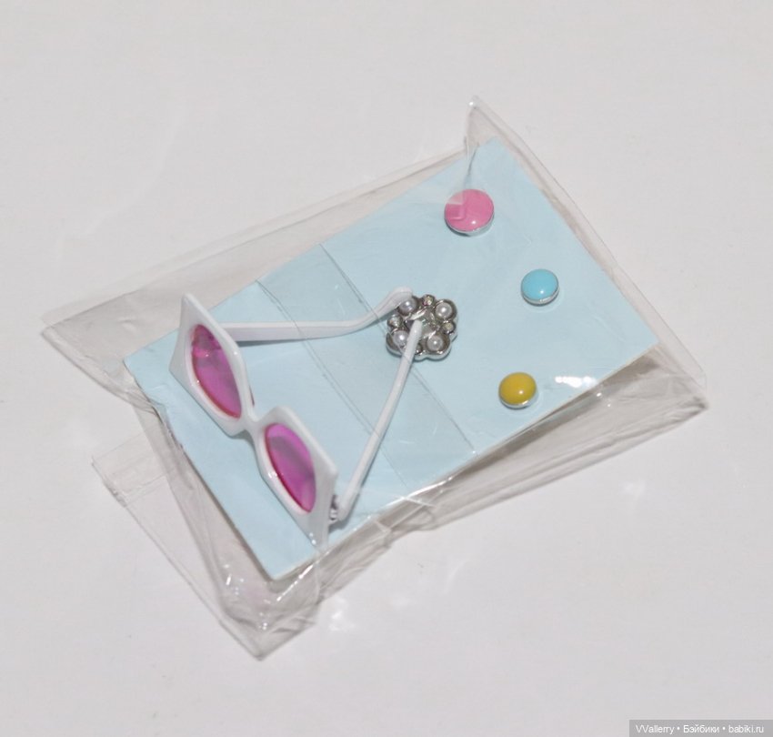 Очки и броши Precious Cargo Cabot