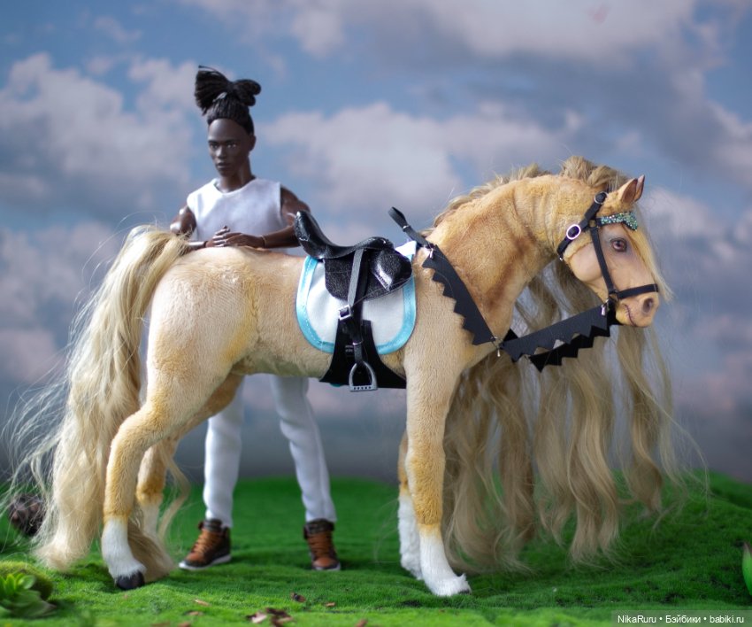 Лошадь для Барби, подвижная в смешанной технике, конь формат 1/6