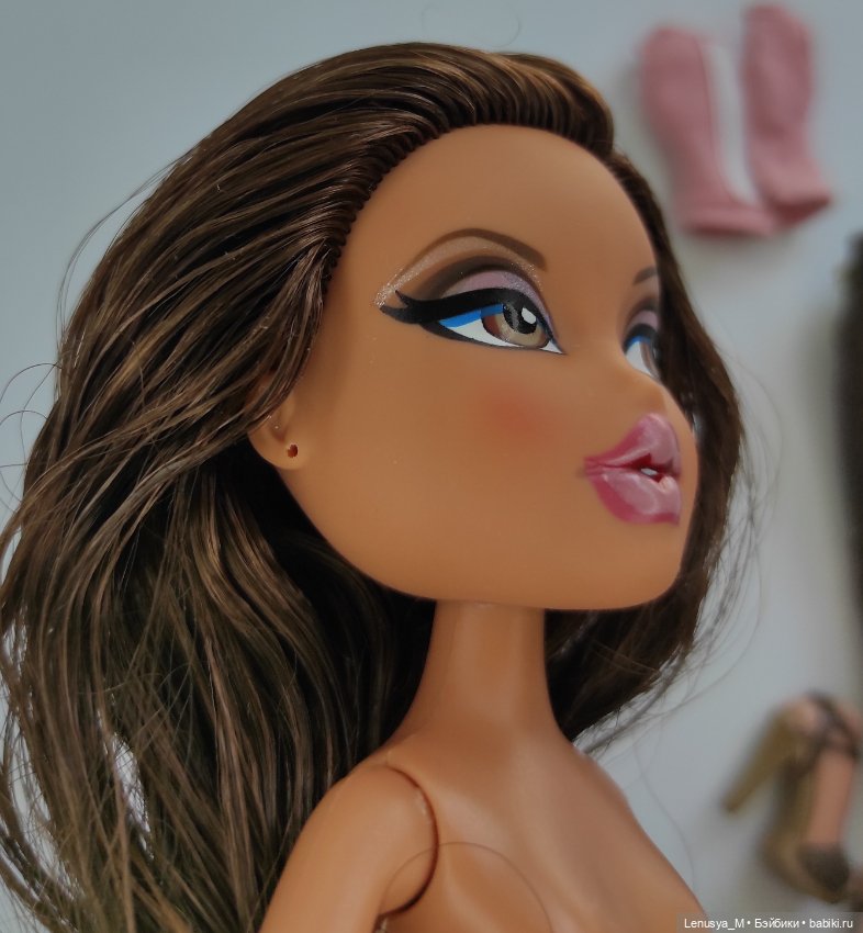 Шарнирная Братц Ясмин (Bratz 2010 Yasmin Party 10Th Anniversary) (фото 4)