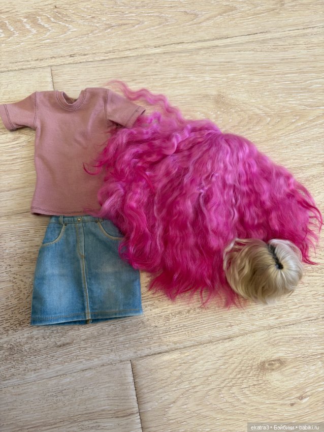 Лот одежды и париков для Софьи 42 см