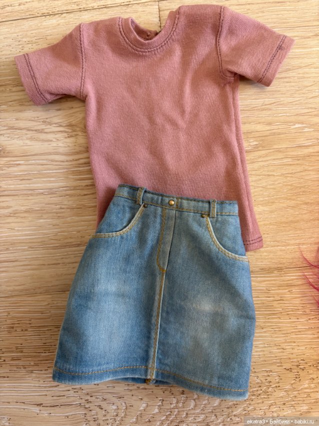 Лот одежды и париков для Софьи 42 см (фото 2)