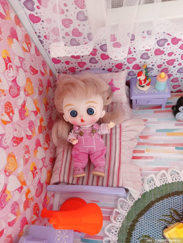 Комната с мебелью для шарнирной малышки (фото 3)