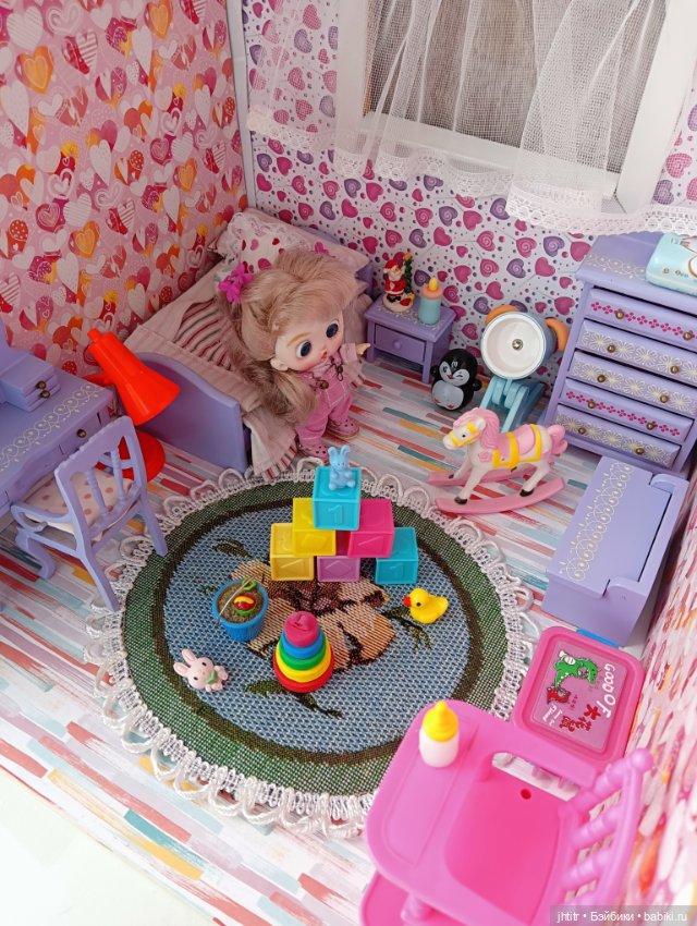 Комната с мебелью для шарнирной малышки (фото 9)