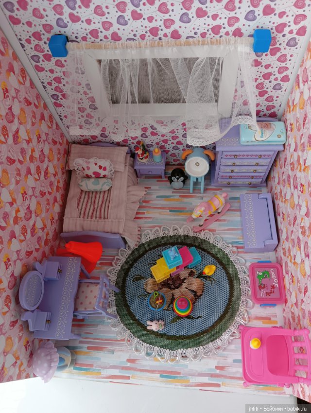 Комната с мебелью для шарнирной малышки