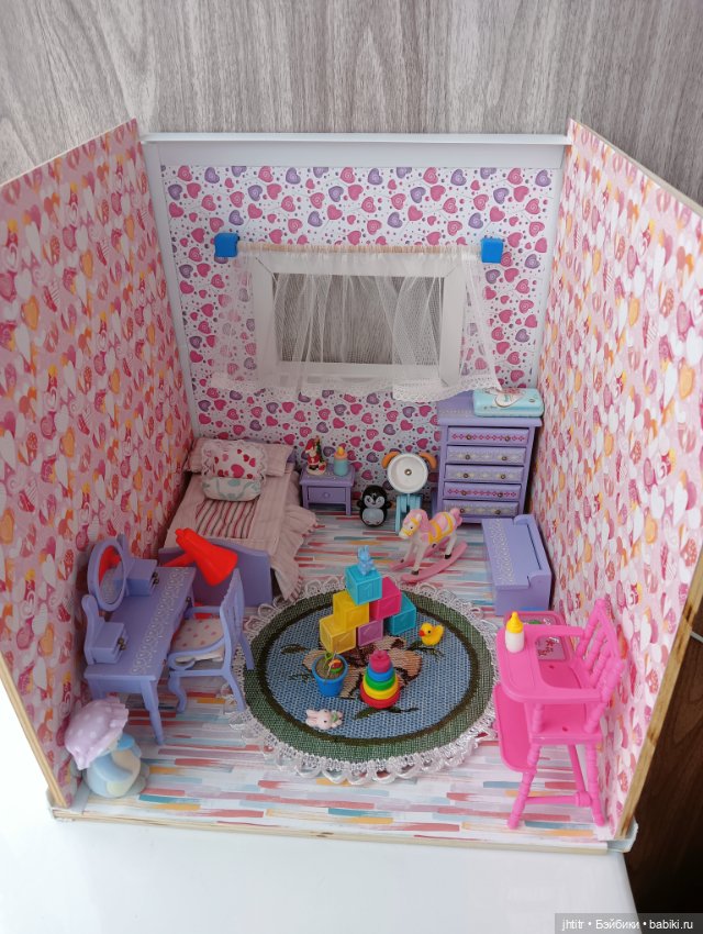 Комната с мебелью для шарнирной малышки