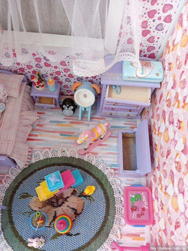 Комната с мебелью для шарнирной малышки (фото 10)