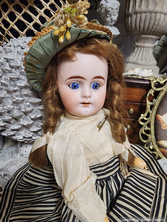 Ранняя антикварная куколка Сонненберг кабинетного размера