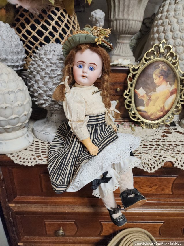 Ранняя антикварная куколка Сонненберг кабинетного размера