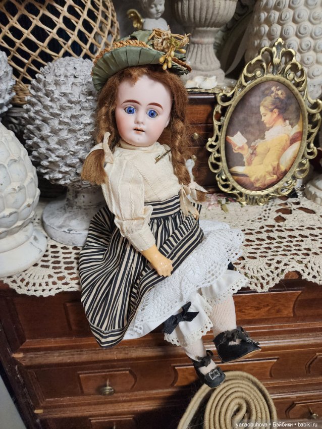 Ранняя антикварная куколка Сонненберг кабинетного размера