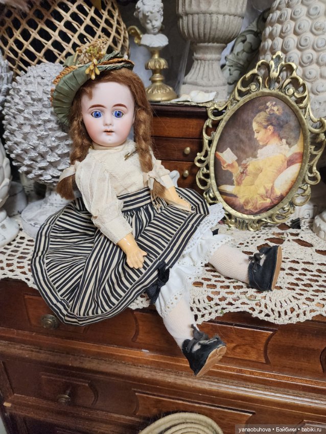 Ранняя антикварная куколка Сонненберг кабинетного размера