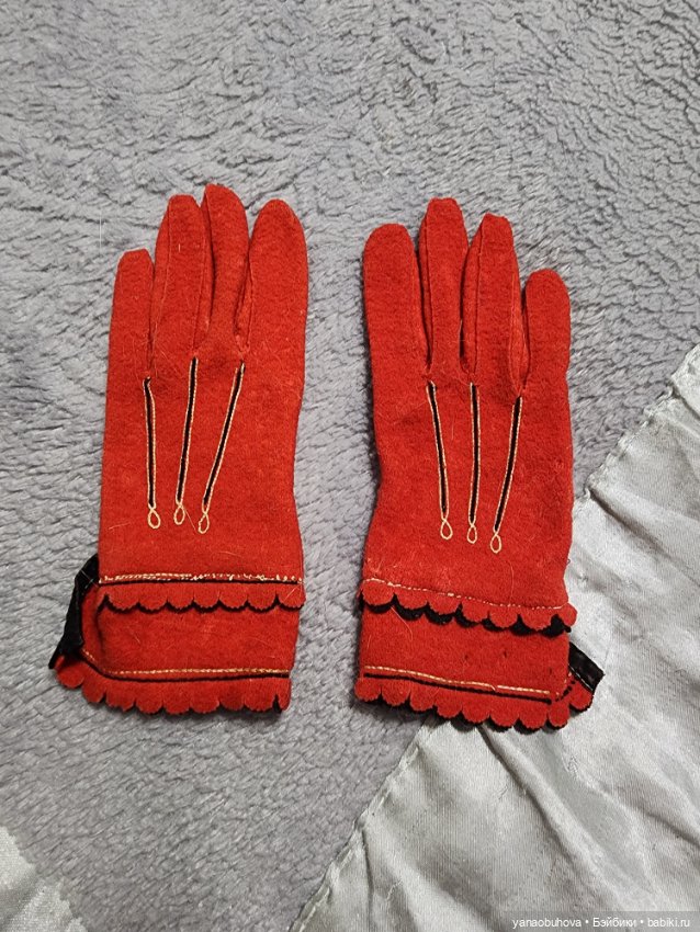 Антикварные кукольные или детские перчатки
