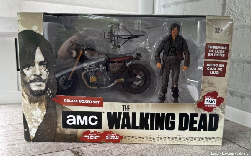 Продам набор с Экшн-фигуркой из фильма «Ходячие мертвецы»