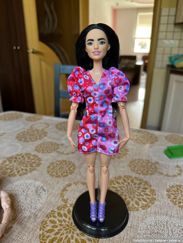 Barbie fashionistas 177 на теле мтм