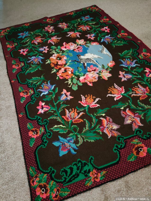 Антикварная вышивка в кукольный интерьер