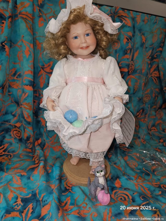 Элани с котенком (389.4) — Фарфоровые куклы (фото 3)