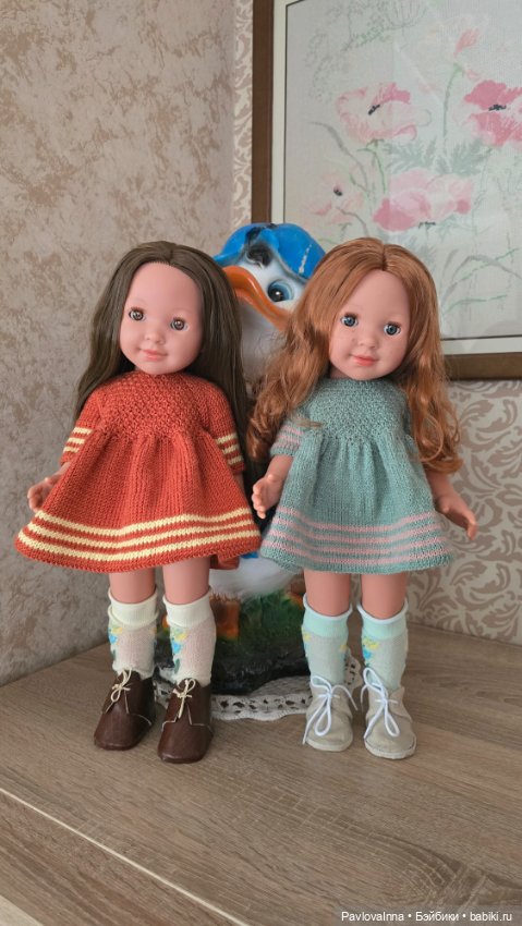 Классные вязаные платьица для кукол ростом до 50 см (фото 7)