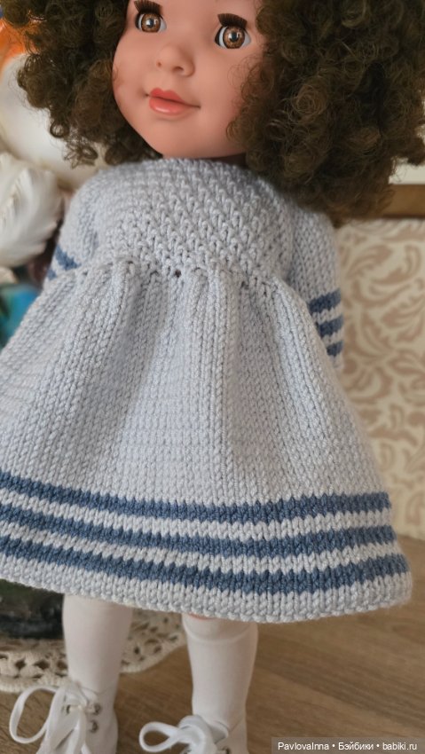 Классные вязаные платьица для кукол ростом до 50 см (фото 3)