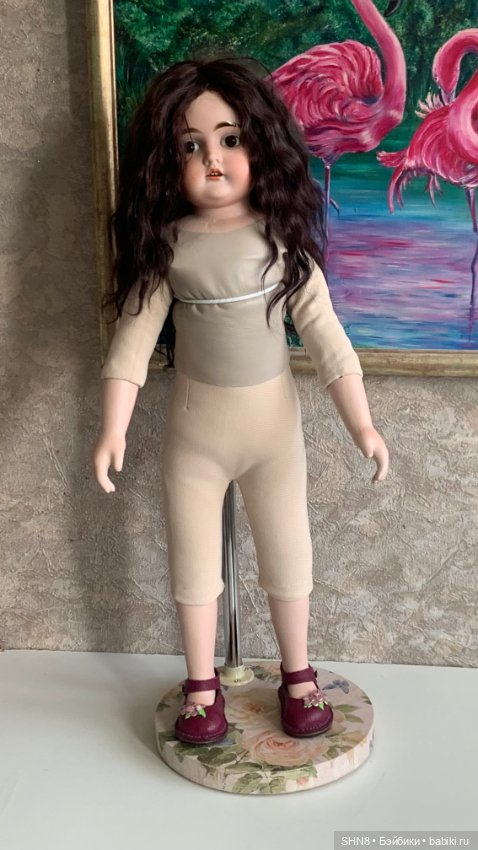 Подставка стенд для куклы до 60