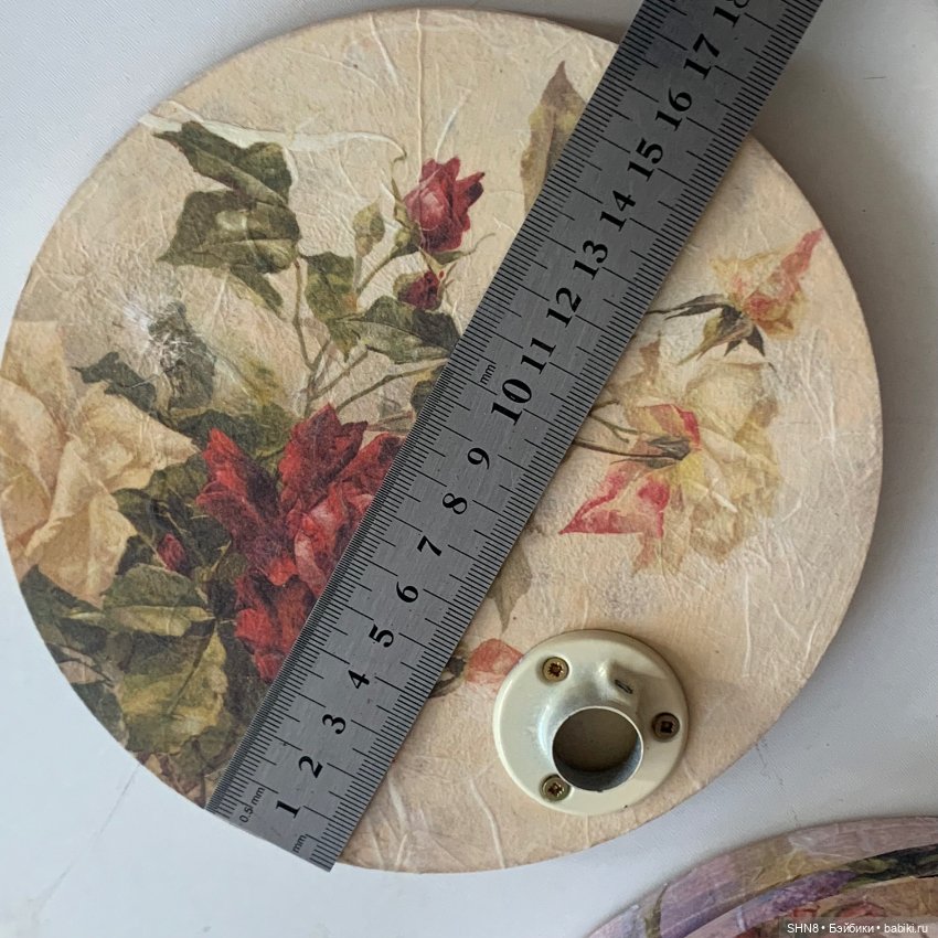 Подставка стенд для куклы до 60