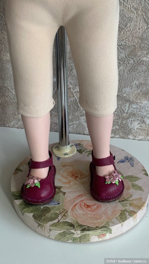 Подставка стенд для куклы до 60 (фото 3)