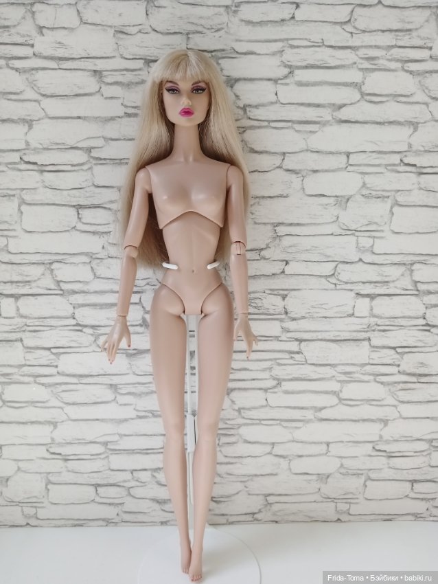 Поппи Паркер сплит блондинка нюд (фото 2)