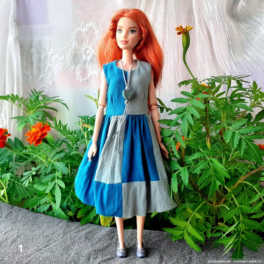 Стильное платье для Барби Barbie сине-голубое в технике колорблок с украшением