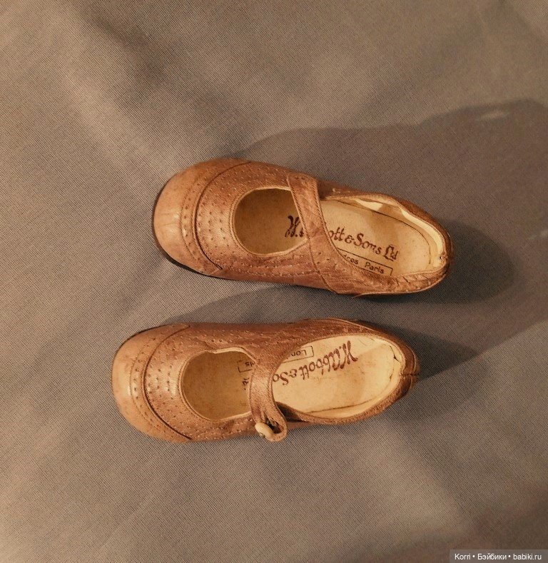 Антикварные детские туфельки (фото 3)