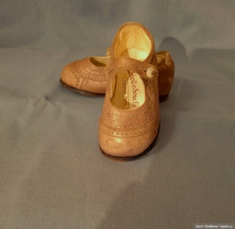 Антикварные детские туфельки (фото 4)
